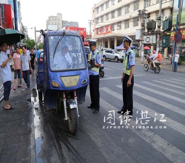 雷州交警全力开展"雷安1号"整治行动