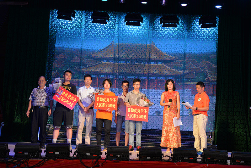 9颁奖后合影留念.JPG