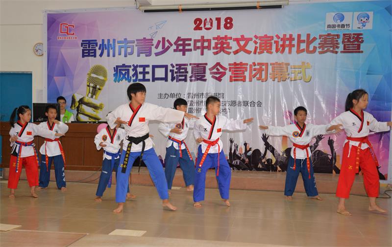 丰富多彩的文艺演出.jpg