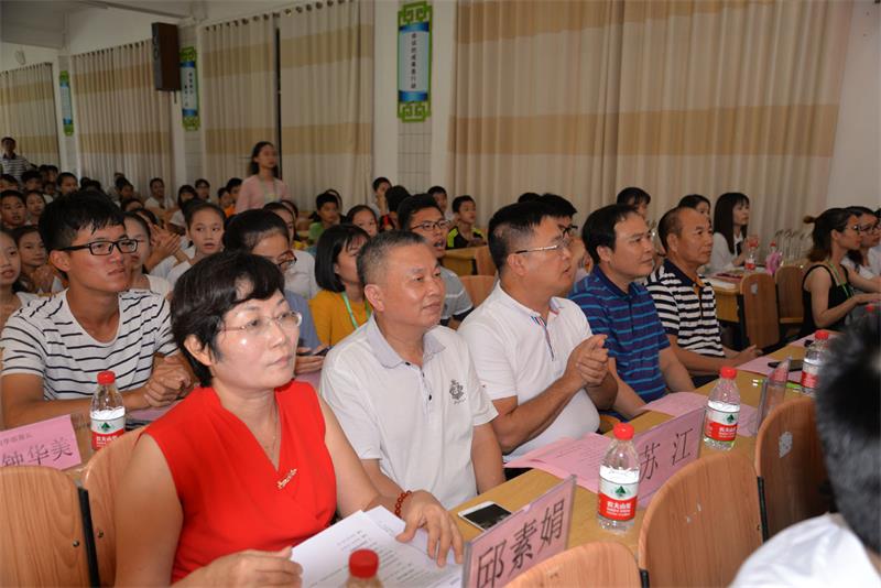 有关领导参加了活动.jpg