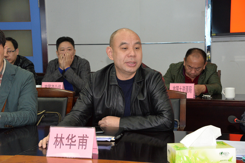 5市人民政府副市长、公安局长林华甫补充介绍了我市2018年度安全生产工作相关情况.JPG