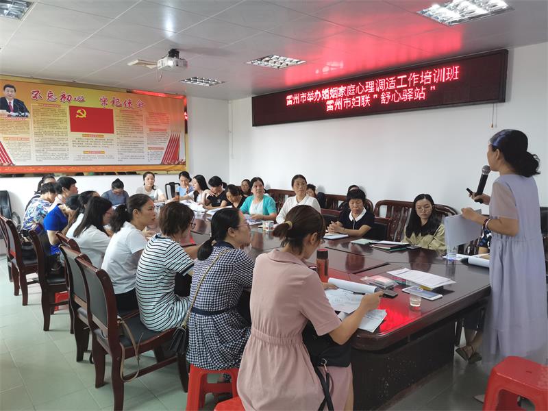 讲座深受大家的欢迎.jpg