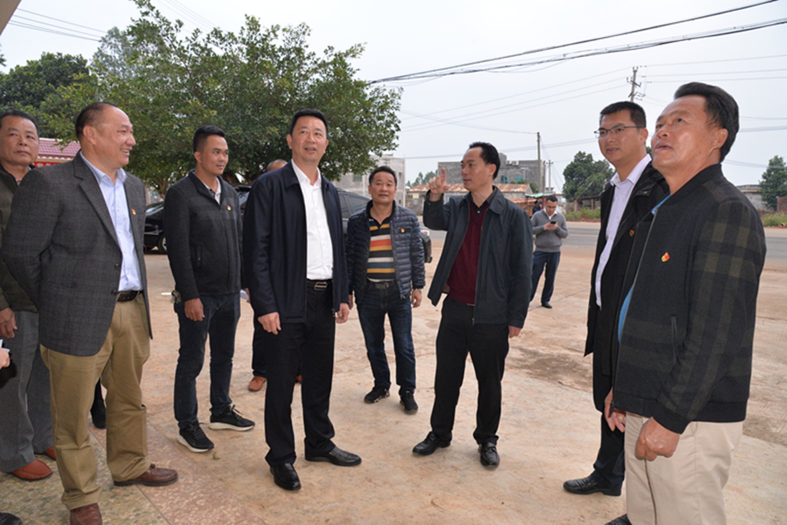市委书记李雄光到龙门镇上党课并调研精准扶贫工作