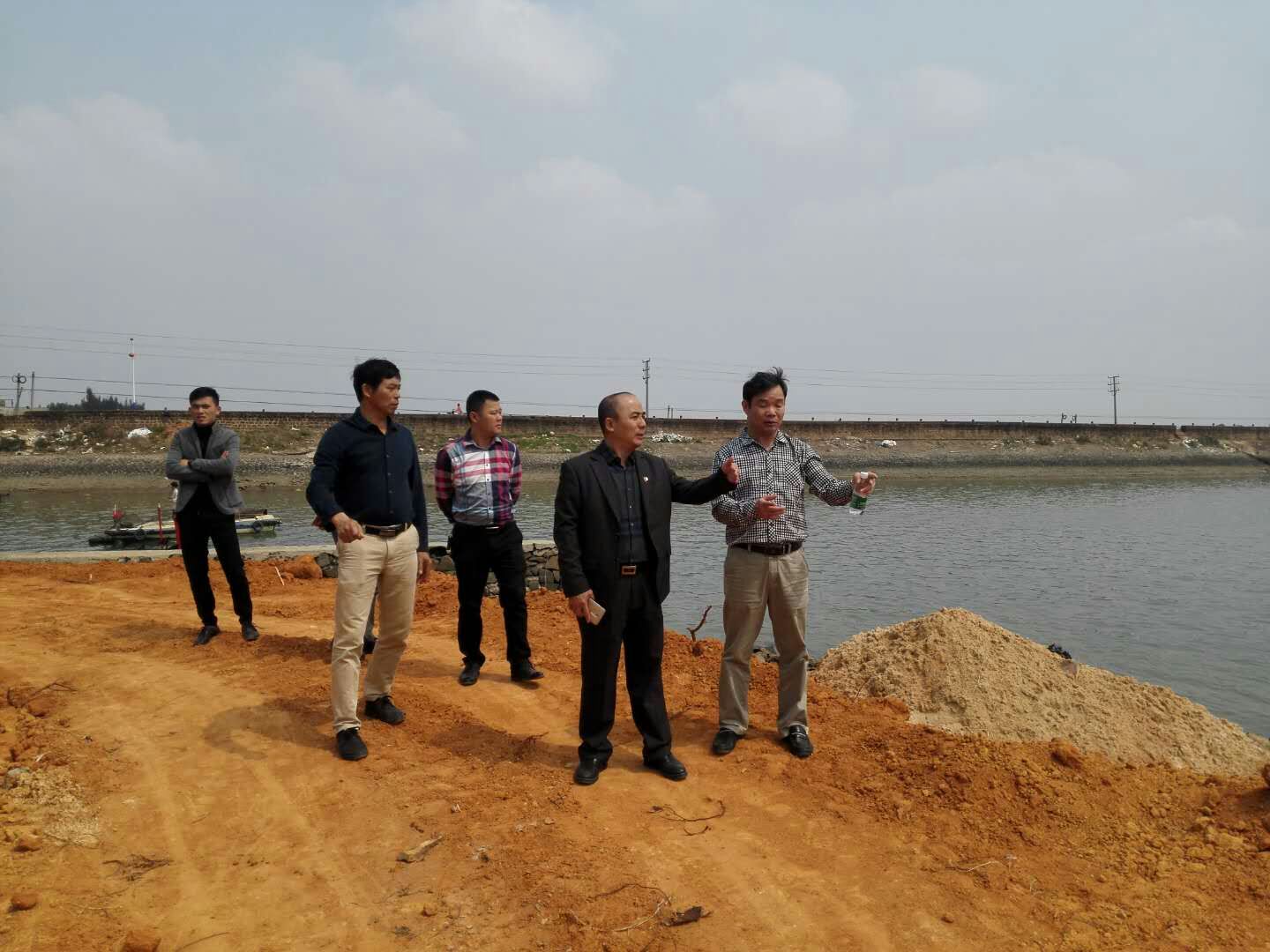 企水镇镇长候选人邓广杰同志到省定贫困村调研-雷州市人民政府网站