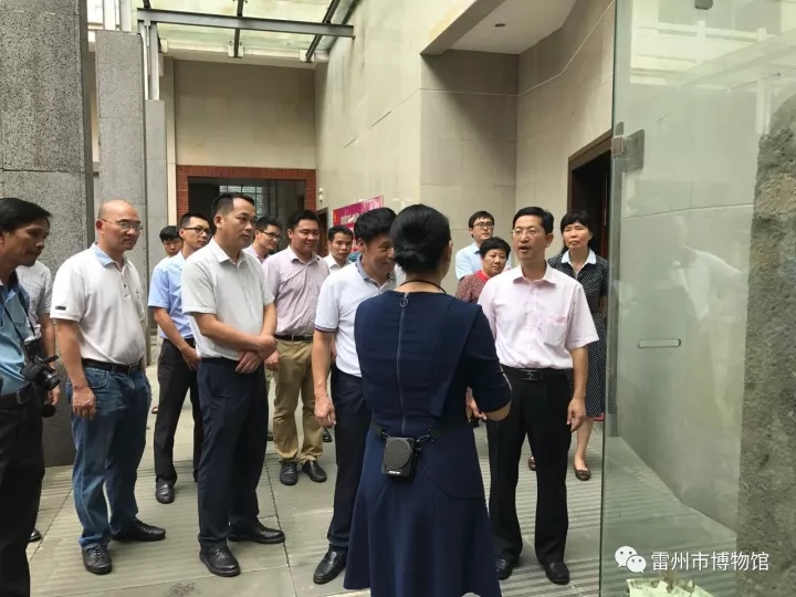 广东省湛江市人民政府副市长黄明忠等一行领导莅临我馆调研