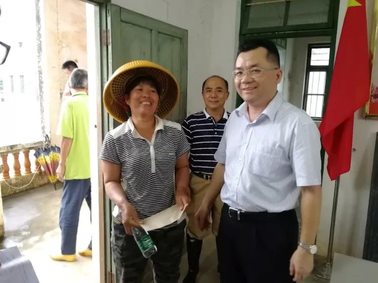 书记,行长王霭率队到企水镇英楼村调研扶贫工作-雷州市人民政府网站