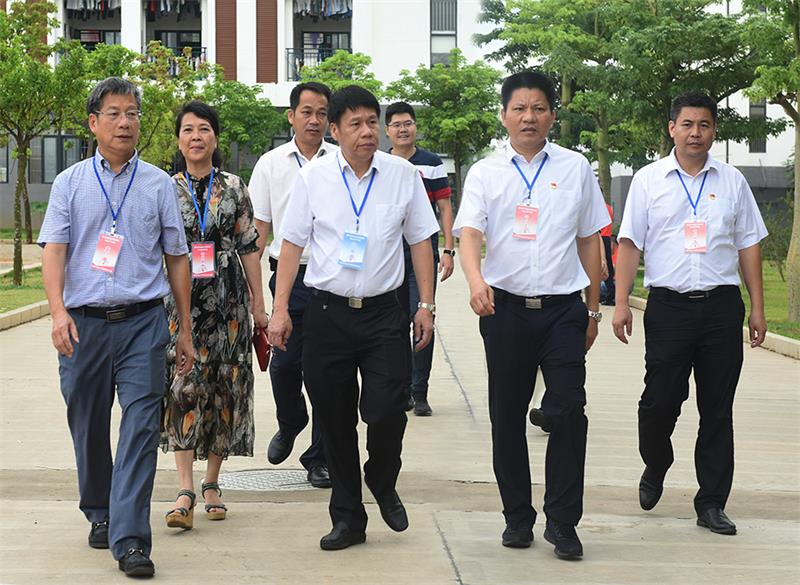 市委副书记,市长梁亚雄率队巡视市一中考点