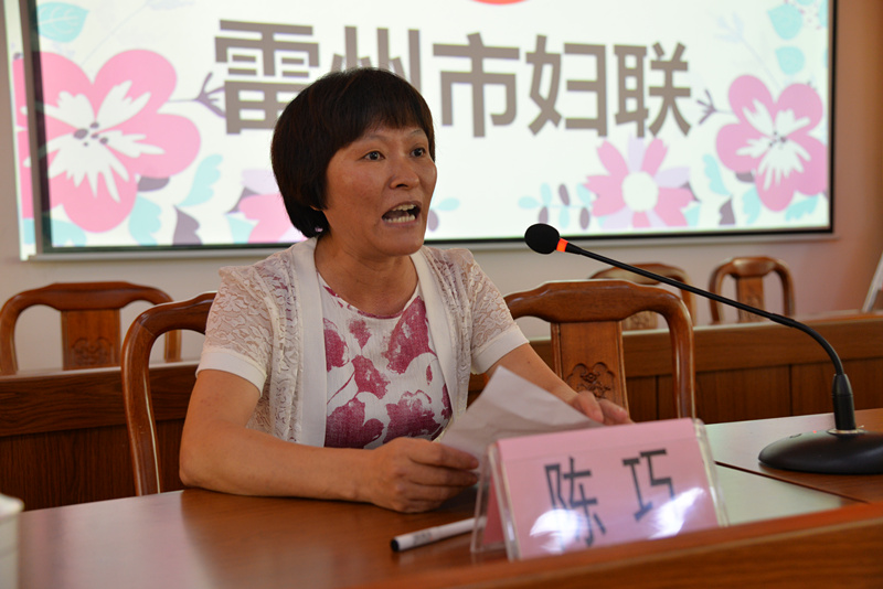 市妇联副主席陈巧就培育好家风,传承好家训—现场征集治家格言活动
