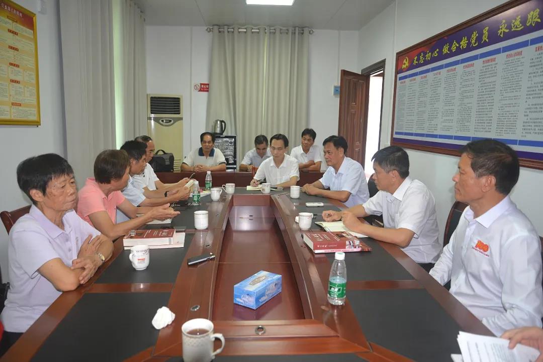 座谈会现场.jpg