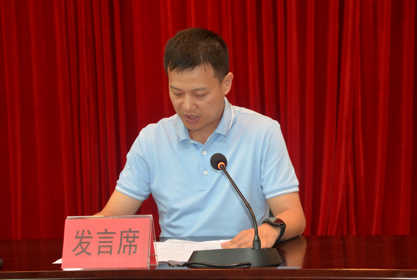 市气象局局长田波汇报近期天气变化情况.JPG