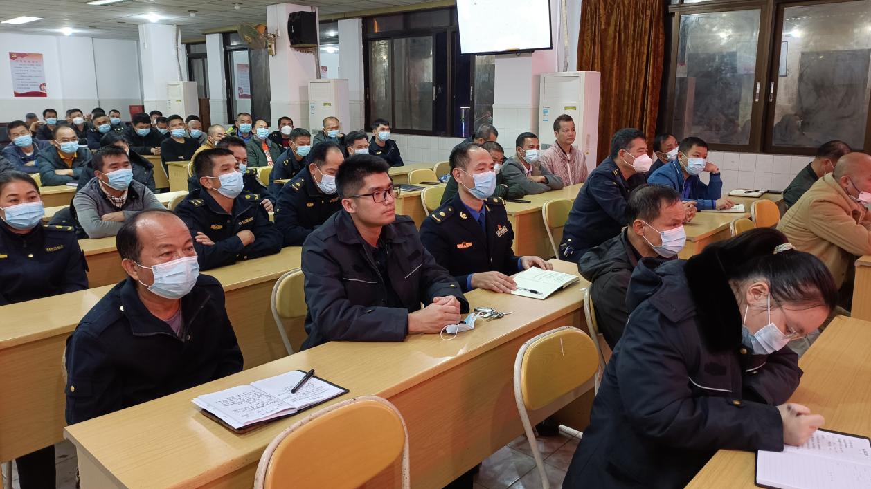 简报--市城综局组织召开党风廉政警示教育会（心存敬畏，永葆公仆本色）02.jpg