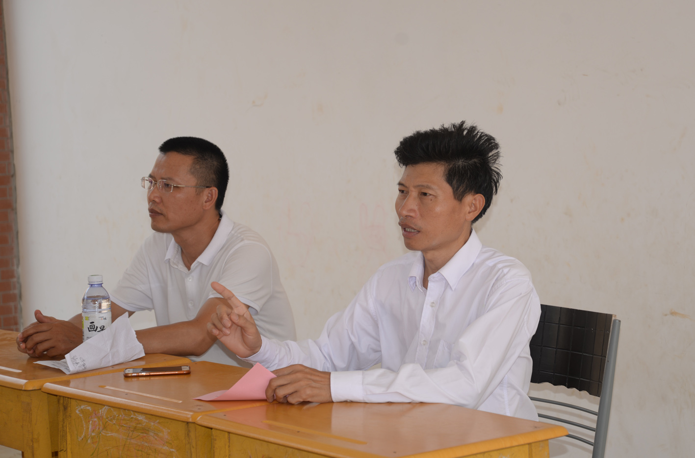 该校校长结合暑假，给全体同学上安全教育课.JPG