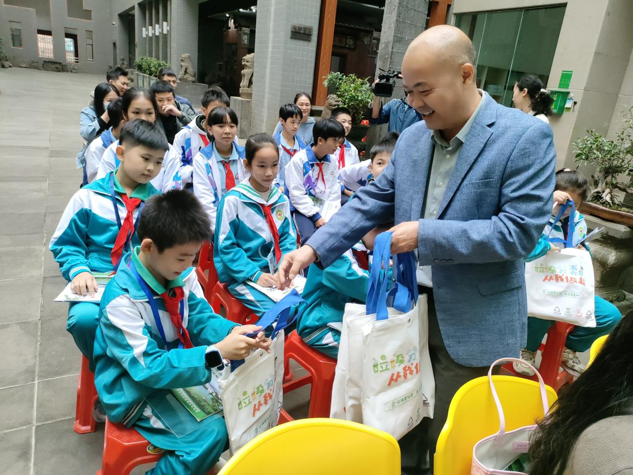 雷州市开展社区生活垃圾分类“共同缔造”活动03.jpg