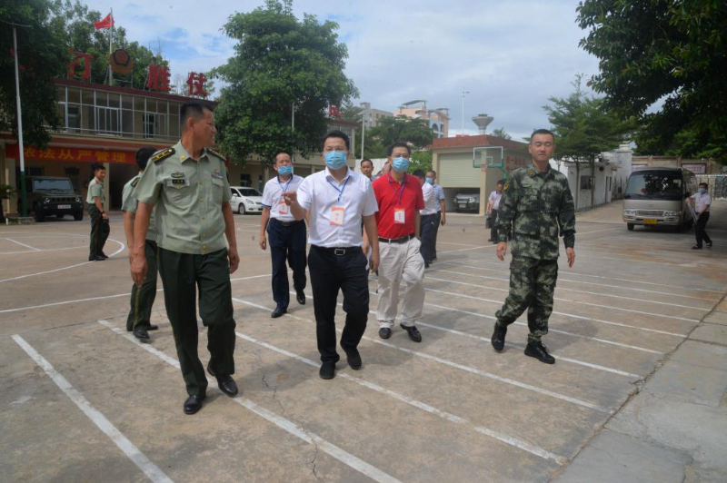 1、来到武警中队慰问.jpg