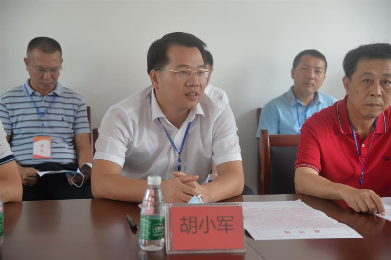 2胡小军讲话.jpg