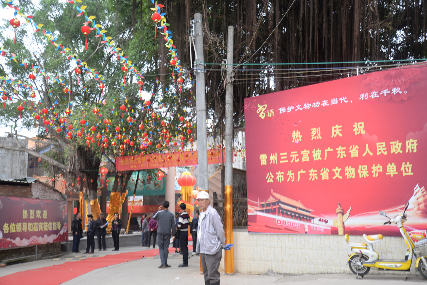 晴空万里，彩旗飘扬.JPG