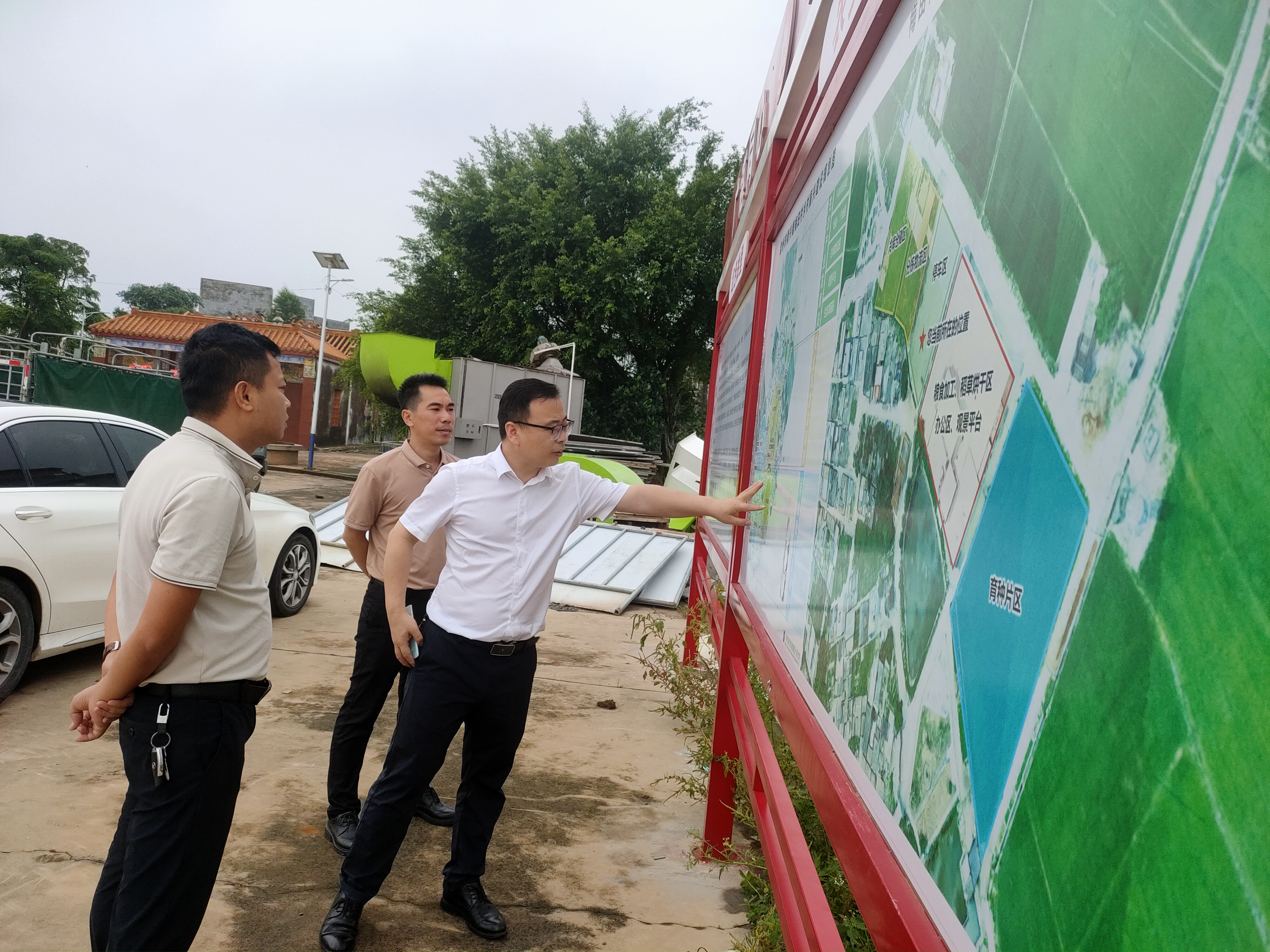 雷州市投资促进服务中心到南兴镇考察调研3.jpg
